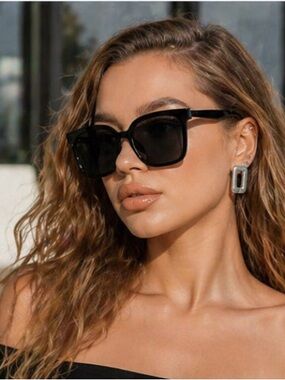 Trendy Square Black Sunglasses Women Bold Baddie Style Shades